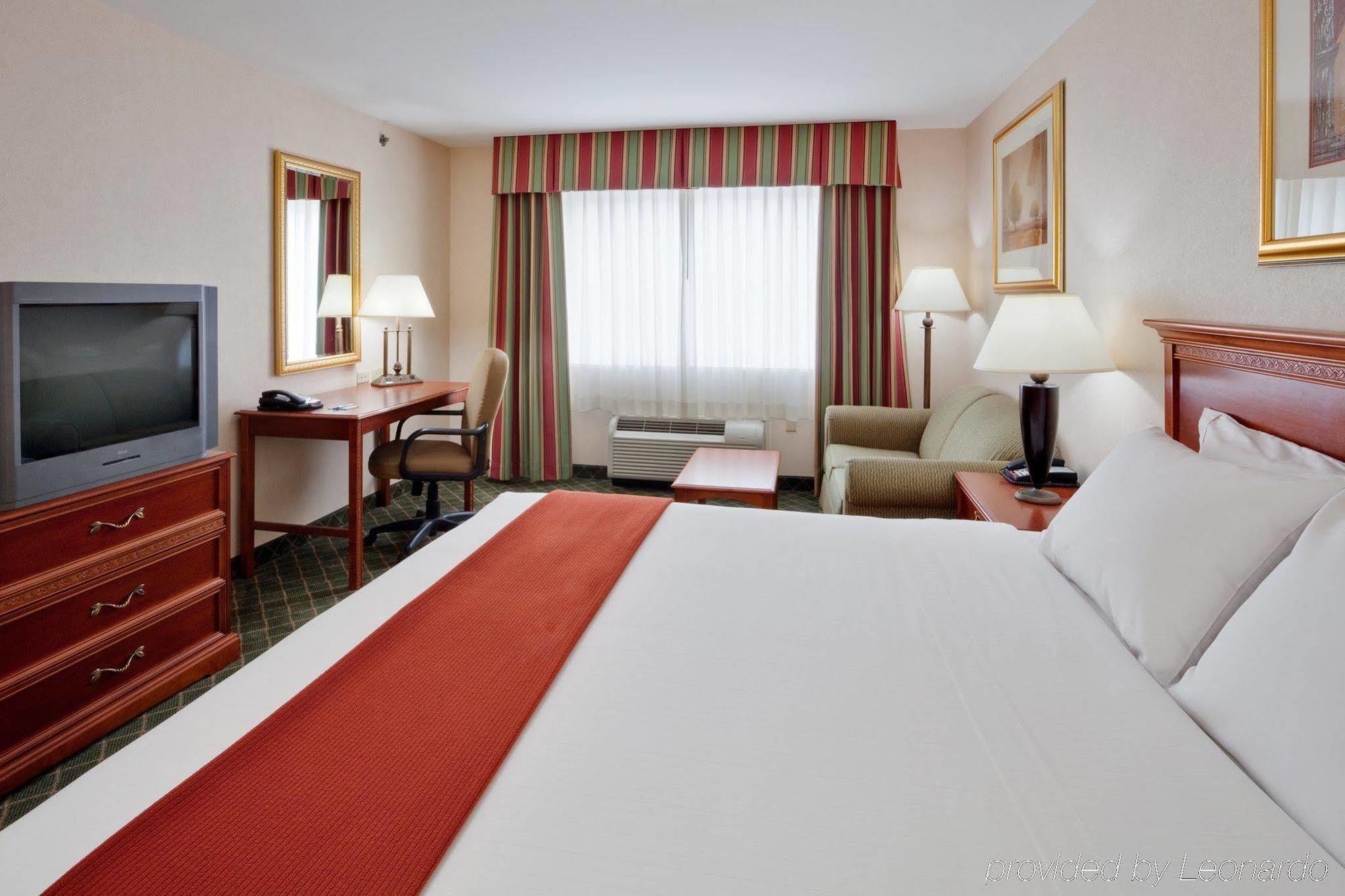 Express & Gibson By Ihg 3*