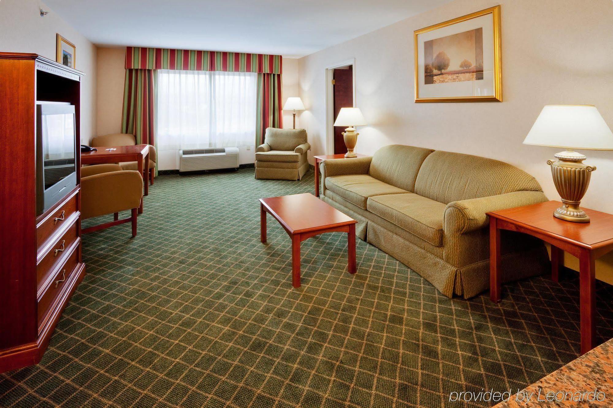 Express & Gibson By Ihg 3*