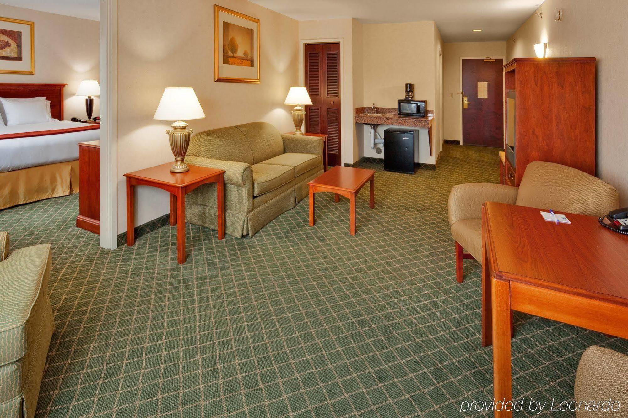 Express & Gibson By Ihg 3*