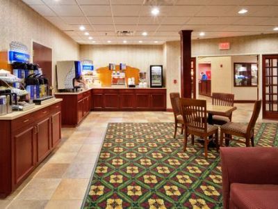 Express & Gibson By Ihg Hotel