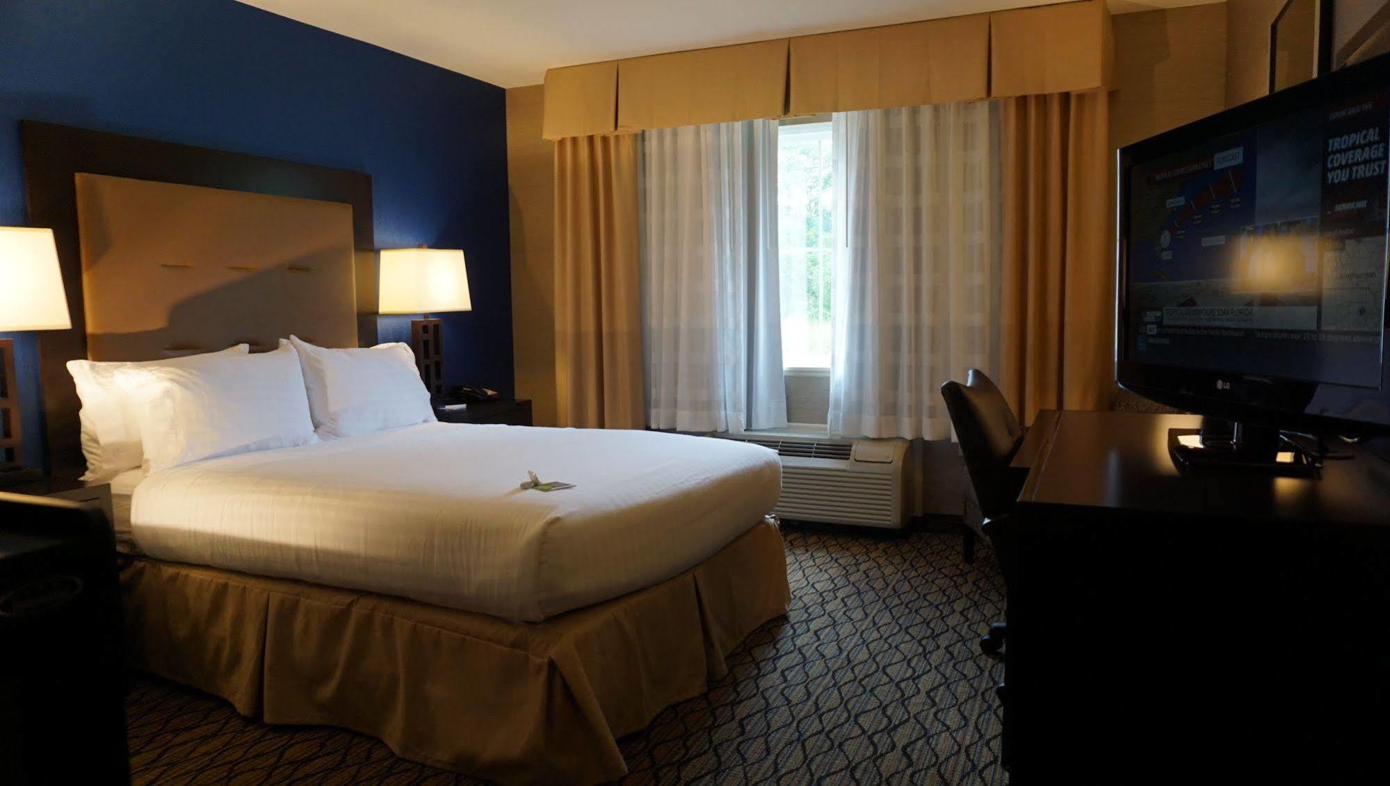 Express & Gibson By Ihg